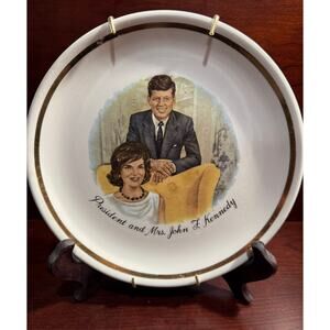Vintage JOHN F KENNEDY Collectible Plate The Young US President and Wife Jackie